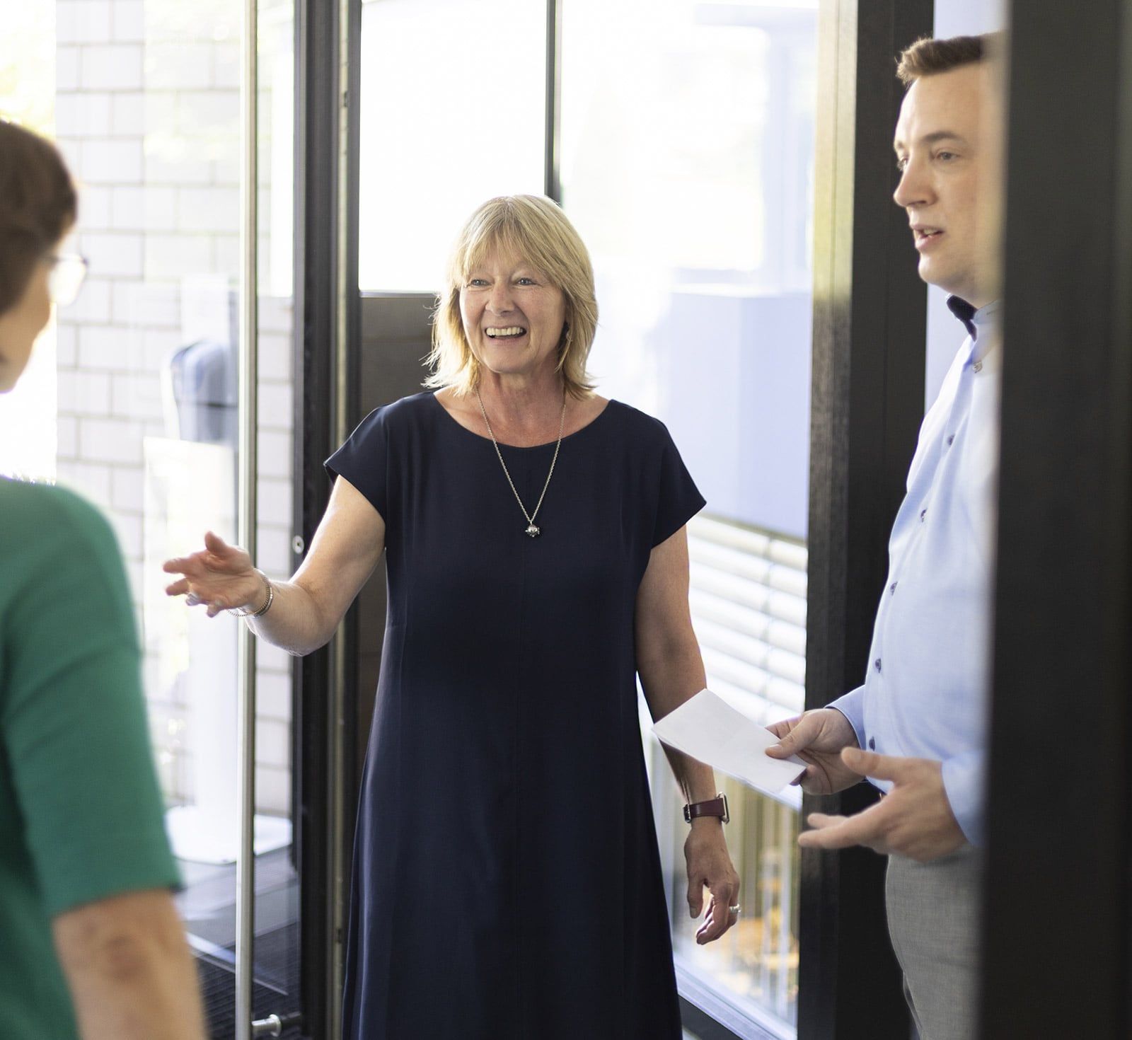 Das Team von Köching Vox Beusker ist in einer Besprechung